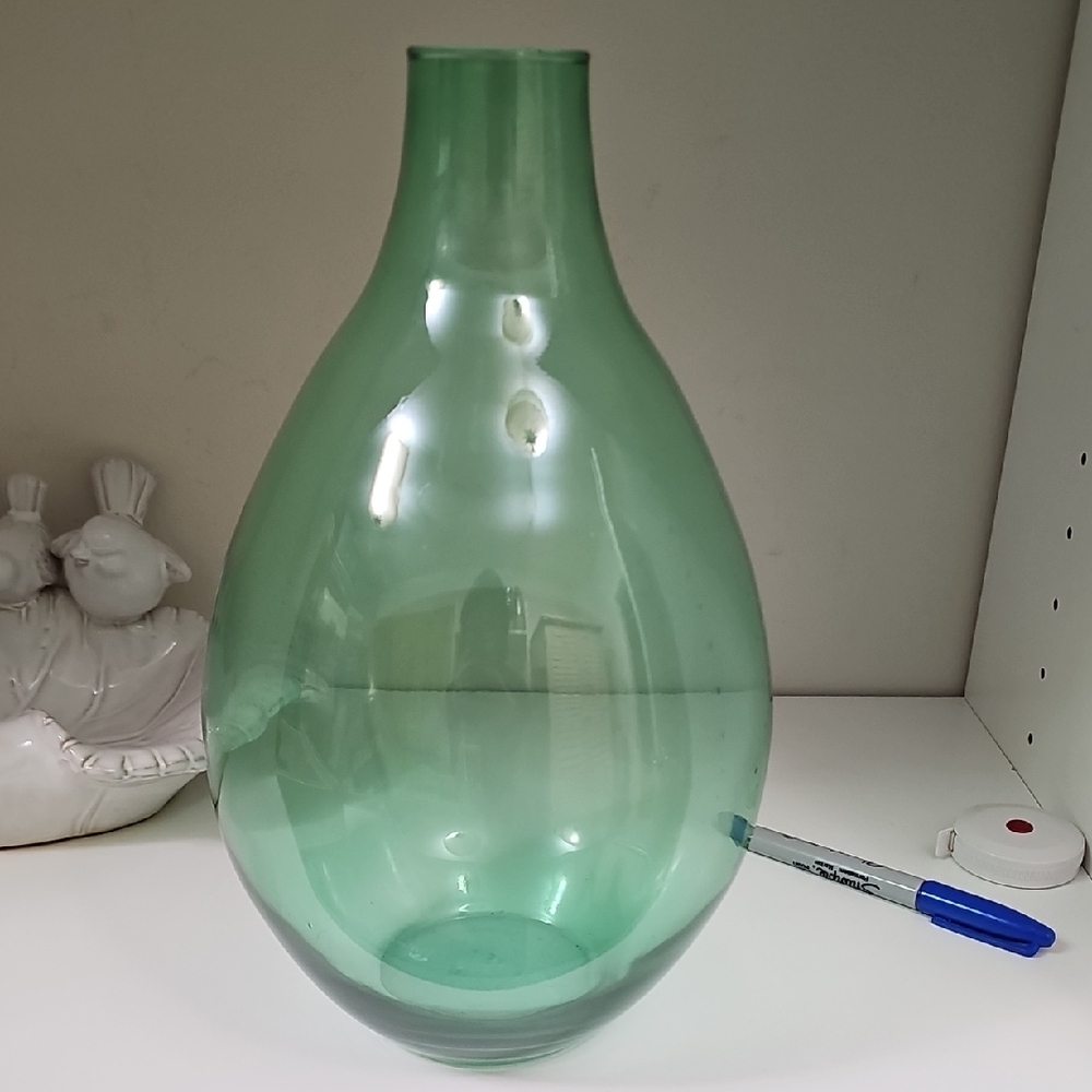 Brand New Elegant Green Glass Vase 11.5"H